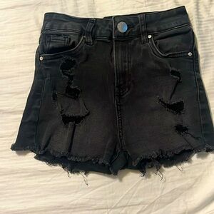 Black refuge cail shorts size 00 in great condition